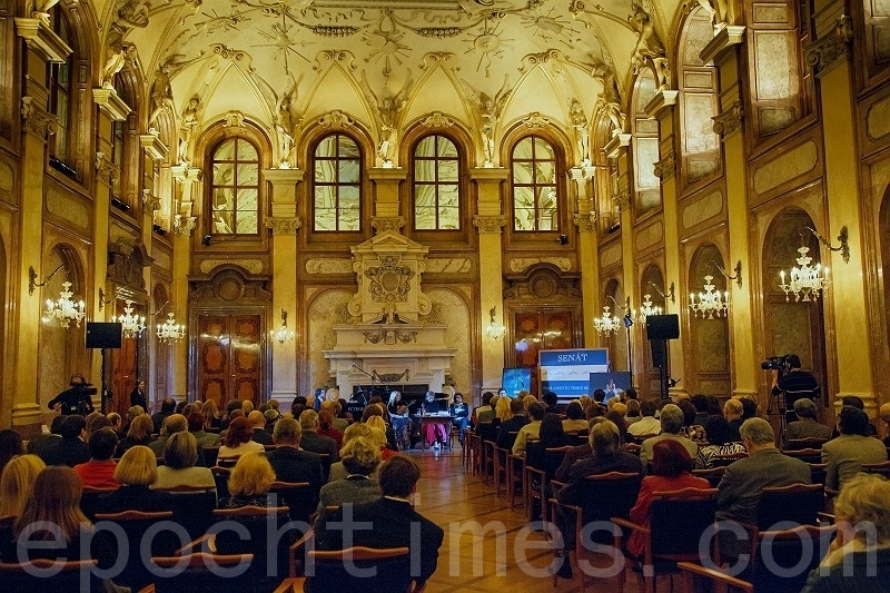 捷克议会举行“声援高智晟和法轮功音乐会”